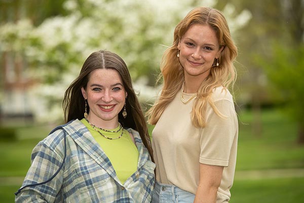 Julia Rod '24 and Claire King '23