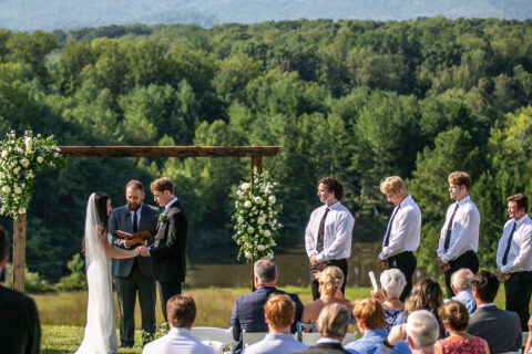 Couple getting married at Claytor Nature Center