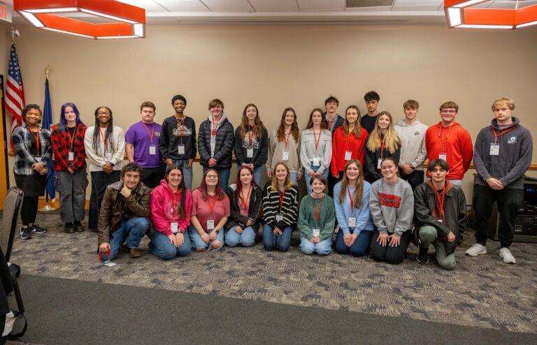 A group of 25 high school juniors and seniors pose for a picture.