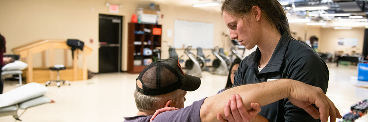 Emily Maxwell '18, '21 DPT with a patient at the University of Lynchburg Community Health Center