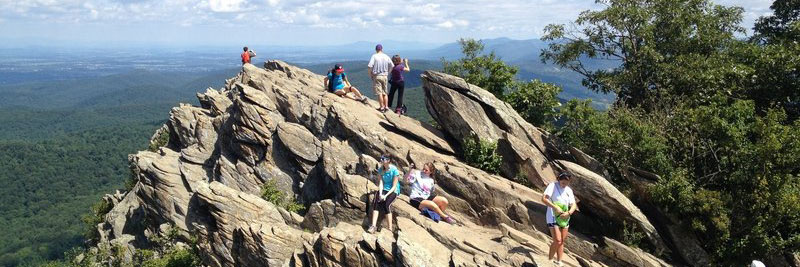 A group of hikers on Humpback Rocks